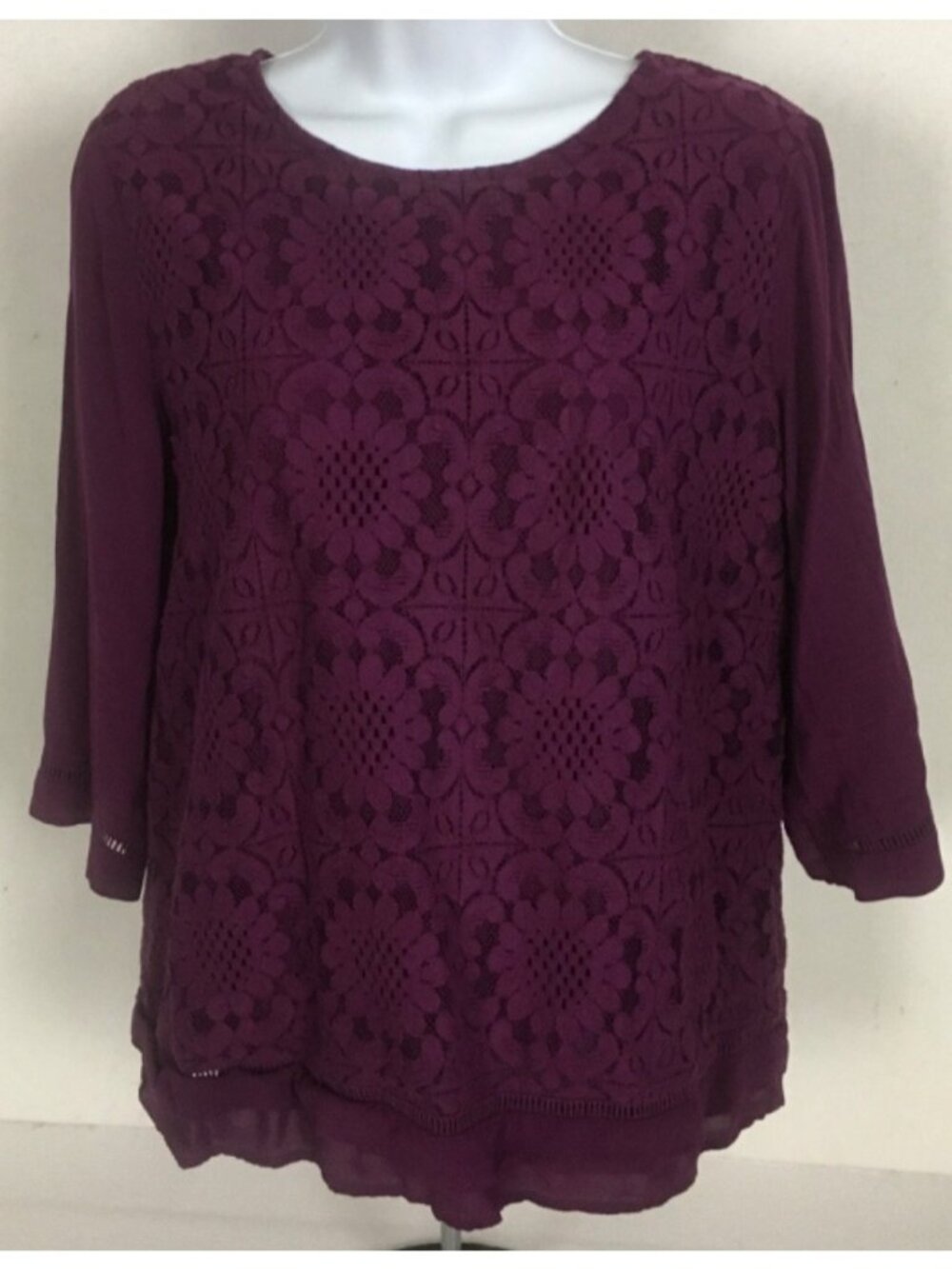 Stylus Top Women Size M Purple Lace Front 3/4 Sleeves Round Neckline